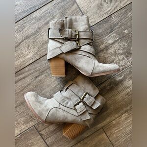 American Eagle Outfitters Taupe Ankle Booties